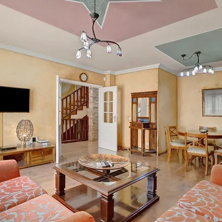 Alondras House